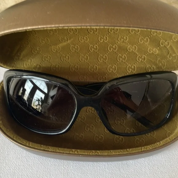 ❌SOLD ❌Authentic Sunglasses Gucci. - Picture 9 of 15